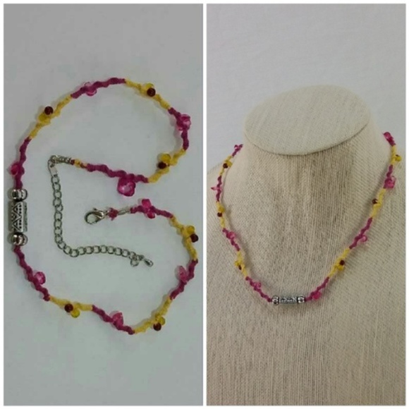 Faux Silvertone Center Beaded Necklace. - Picture 3 of 8